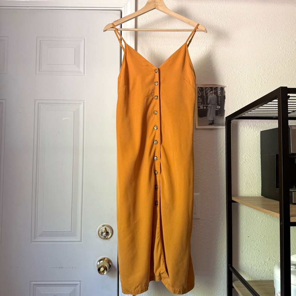 BACK‎ BEAT CO. Mustard yellow button up v-neck sleeveless midi dress